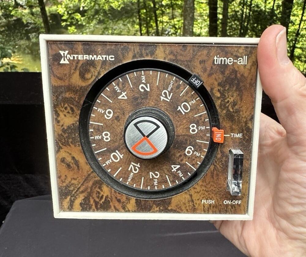 Vintage Intermatic Time-All EA-21 24-Hour Mechanical Plug-In Timer USA -C11